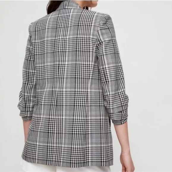 Aritzia Babaton Power Hip Blazer Black White Plaid Houndstooth Crepe 4 - Picture 3 of 17
